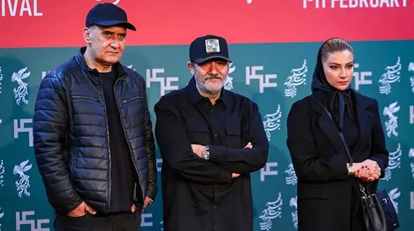 عکس ها/ تیپ و استایل بازیگران ایرانی فیلم سینمایی «غوطه ور» در اولین روز از جشنواره فیلم فجر/ لباس سرتاپا مشکی مهران غفوریان و محیا دهقانی 