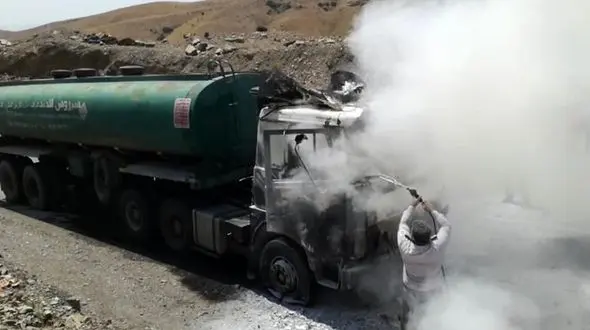 آتش سوزی هولناک تانکر سوخت در گردنه تیتور سنندج