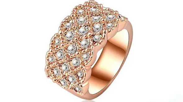 آیا می‌دانید؛ انداختن انگشتر در هر انگشت چه معنا و مفهومی دارد؟