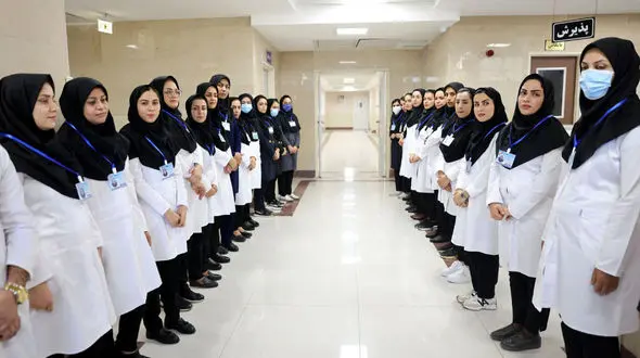 مهاجرت پرستاران؛ گریختن از نظام ناکارآمد بهداشت و درمان یا جستجوی آینده‌ای بهتر؟/ خانه پرستاری فقط نقد می کند!