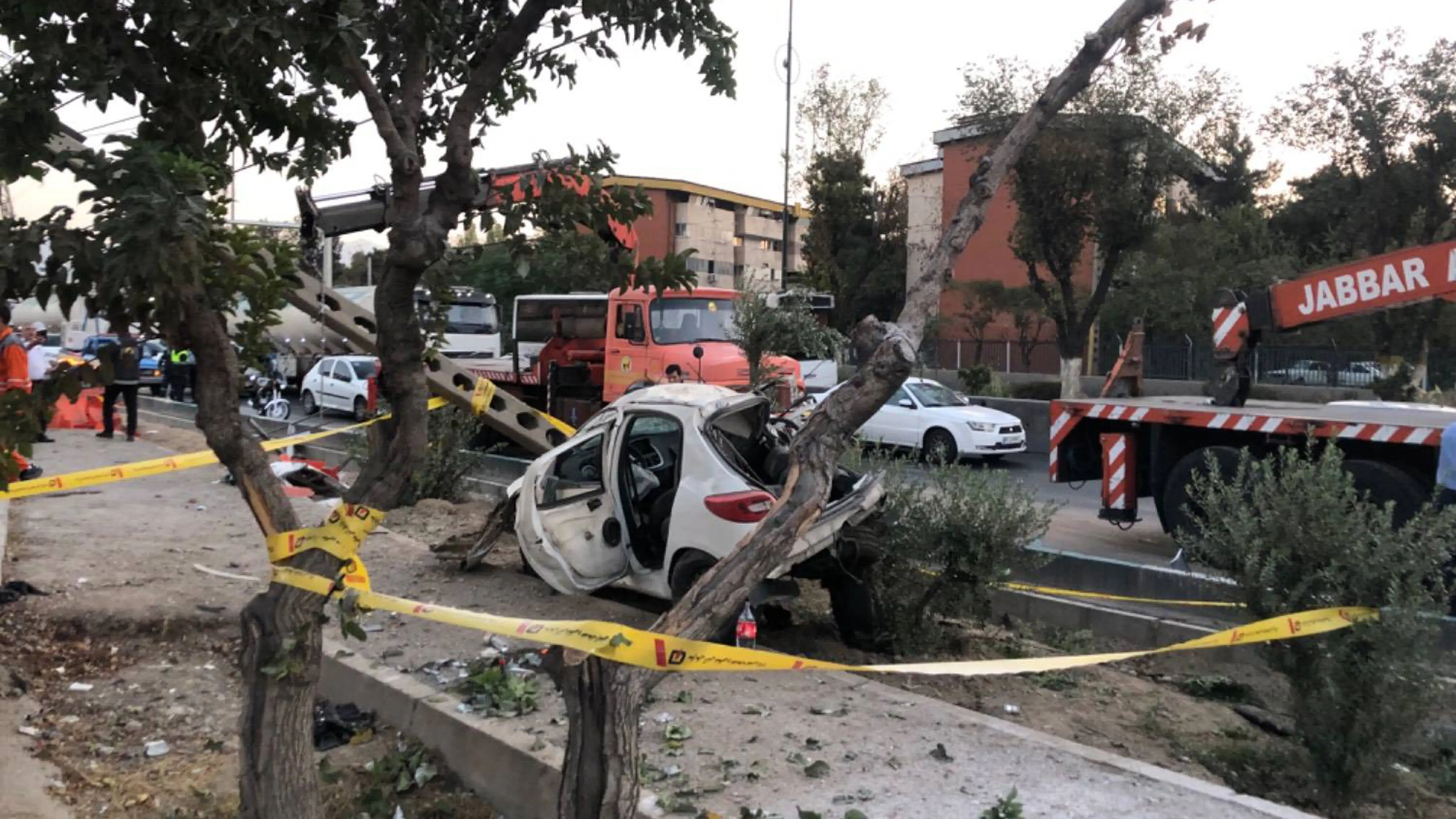مرگ 2 زن در تصادف پژو 207 با تیر چراغ برق 