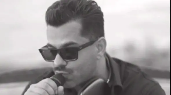 فیلم / اجرای فوق احساسی آهنگ جدید منِ دیوانه توسط رضا بهرام / همه گفتن که نگاهت تاوان دارد.. من دیوانه چرا نگاه کردم...