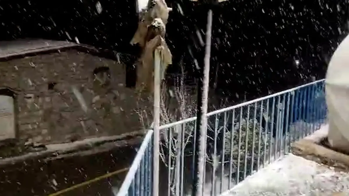 فیلم بارش برف در روستای کهن رزان رفسنجان