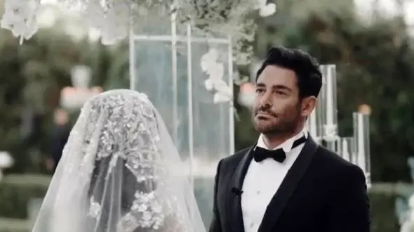 فیلم / اولین رونمایی به چیدمان فوق محشر خانه محمدرضا گلزار و سلیقه جذاب همسر جوانش / رونمایی آقای سوپراستار از ویلای لوکسش در دبی در کنار پدرزنش ...