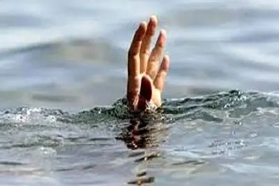 فیلم نجات دختر جوان از غرق شدن توسط ماموران پلیس / در شهرستان نور رخ داد