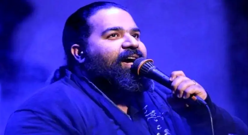 فیلم آواز  باشکوه رضا صادقی / دختربچه فسقلی پرید رو سن با رضا صادقی همخونی کرد تماشاچیا تشویقشون کردن