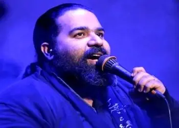 فیلم آواز  باشکوه رضا صادقی / دختربچه فسقلی پرید رو سن با رضا صادقی همخونی کرد تماشاچیا تشویقشون کردن