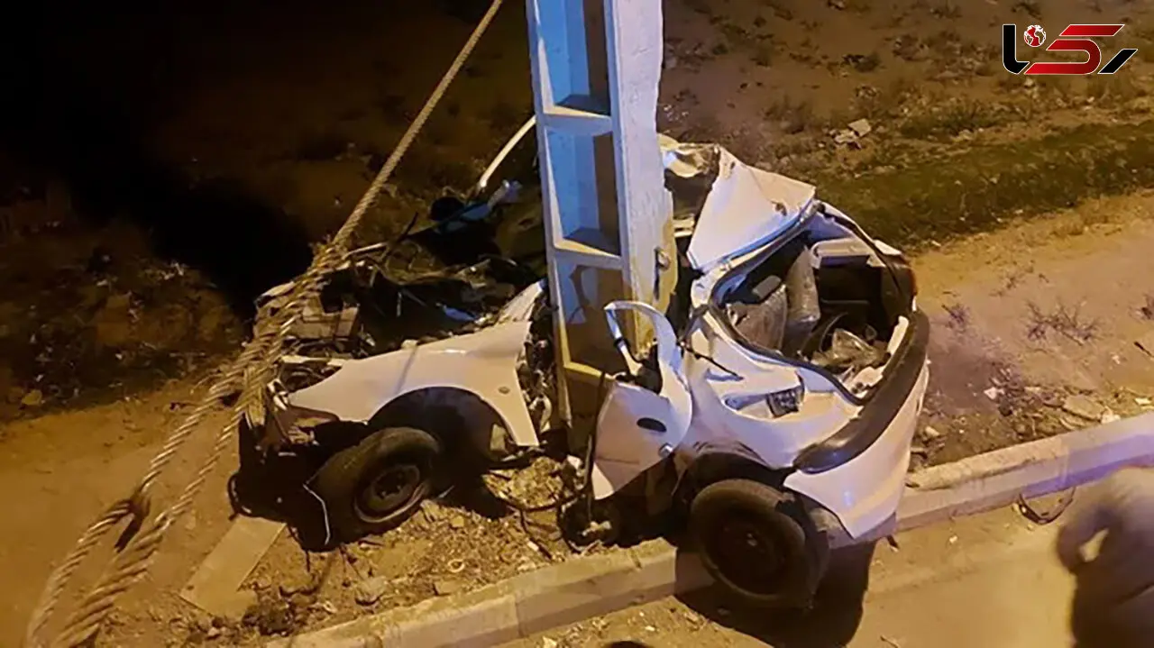 عکس وحشتناک از تصادف مرگبار پژو 206 با تیربرق / پژو مچاله شد