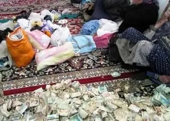 خلاقیت خنده دار یک گدا در طراحی و ساخت کاسه گدایی برای هر دین و مذهب حماسه آفرید +عکس/لامصب هیتلر هم این مغزو نداشت