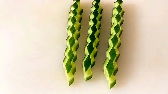 تزئین خیار به شکلی خاص + فیلم