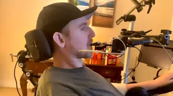 فیلم کنترل ذهنی بازی بتلفیلد توسط مرد فلج