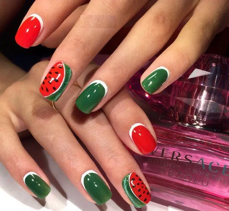 مدل ناخن شب یلدا هندوانه‌ای شیک 3