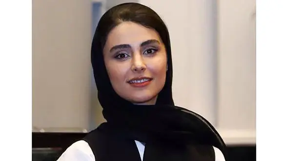 عکس لباس نامناسب و اروپایی لاله مرزبان وسط تهران ! / خانم بازیگر دهه هفتادی کیست ؟!