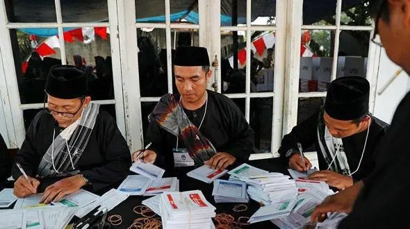 مرگ 92 نفر هنگام شمارش آرا در اندونزی + عکس