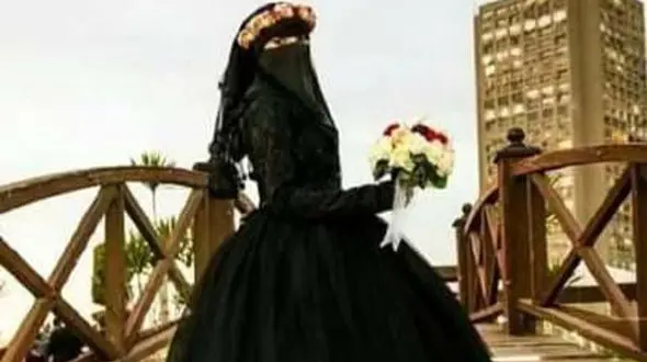 این لباس‌های مشکی، دنیای مد زنان را زیر و رو کردند! / حتی لباس عروس را ! + عکس