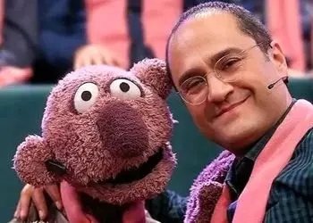 فیلم آواز هنرمندانه /  پشت صحنه هله دان خوندن جناب خان اینجوریه یه عروسک انقد عزیز شده ...