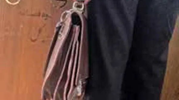 عاقبت تلخ آشنایی یک مرد با مامای بیمارستان پشت در اتاق زایمان