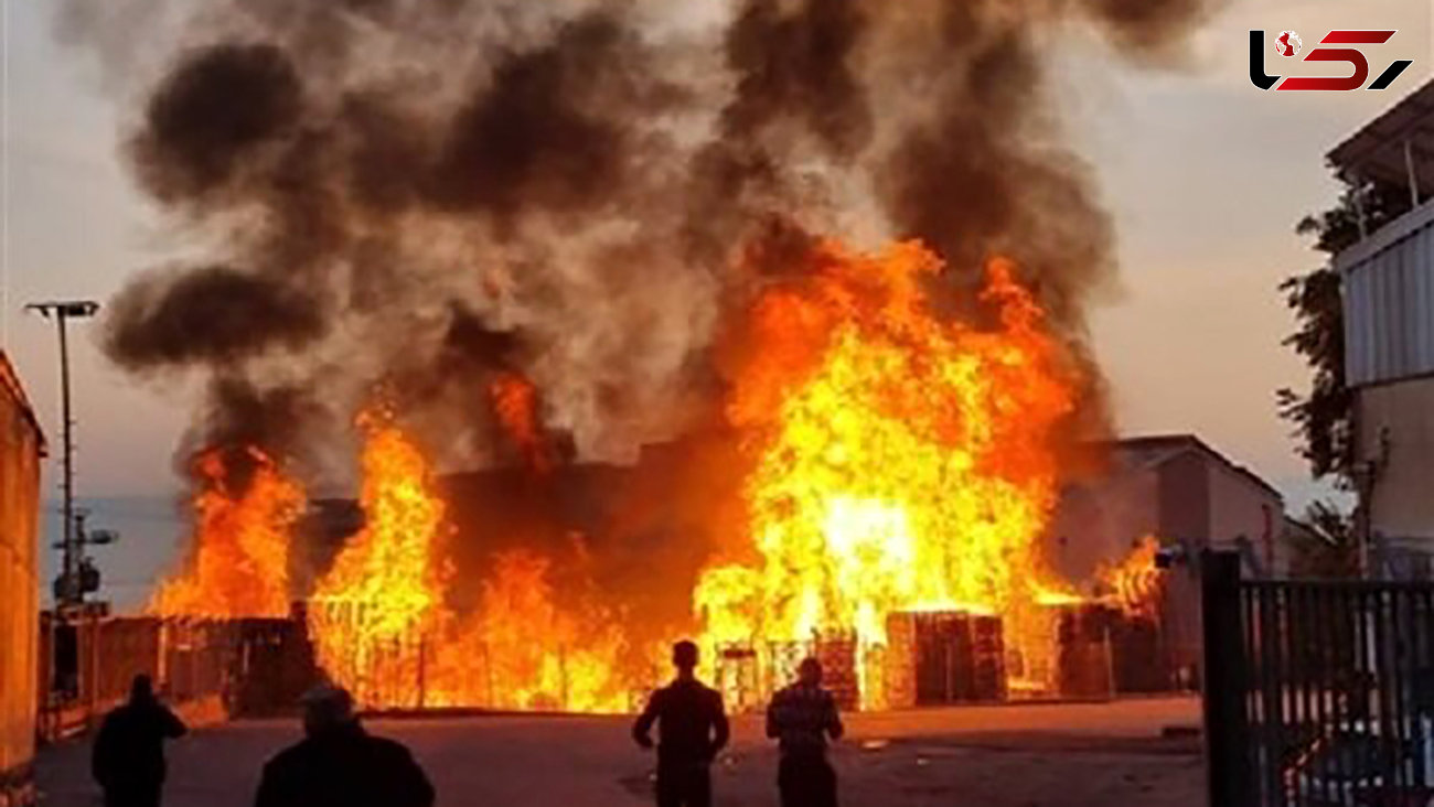 آتش سوزی در انبار لاستیک در اصفهان