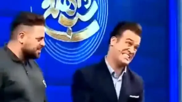 فیلم اجرای زیبای شرکت کننده در برنامه شب آهنگی با آهنگ دیگه عاشق شدن ناز کشیدن فایده نداره نداره...