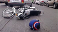 ببینید / تصادف موتورسوار با پراید در مازندران در سر پیج