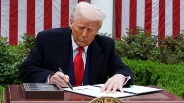 چرا ترامپ بودجه رسانه‌های دولتی را قطع می‌کند؟