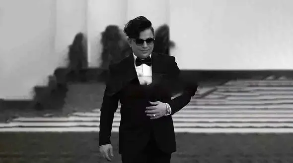 محسن ابراهیم زاده خواننده پاپ ازدواج کرد/عروسی کیست؟+اولین فیلم منتشر شده از خواننده معروف در لباس دامادی