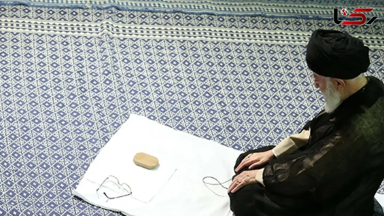 چرا رهبر معظم انقلاب در منزل خود و حسینیه بیت رهبری از زیلو استفاده می‌کنند؟ / رهبری: من باید یک کار فرهنگی انجام می‌دادم که دادم، تمام حسینیه و منزل خودم را زیلو کردم