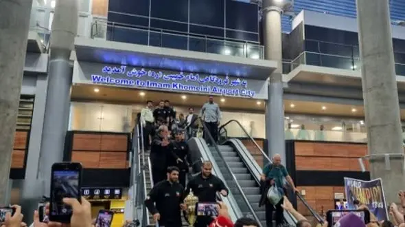 تیم ملی کشتی فرنگی وارد ایران شد