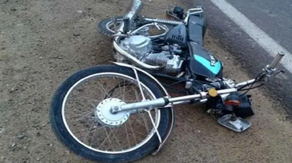 سقوط کم نظیر و هم زمان زن و مرد موتور سوار به چاه 