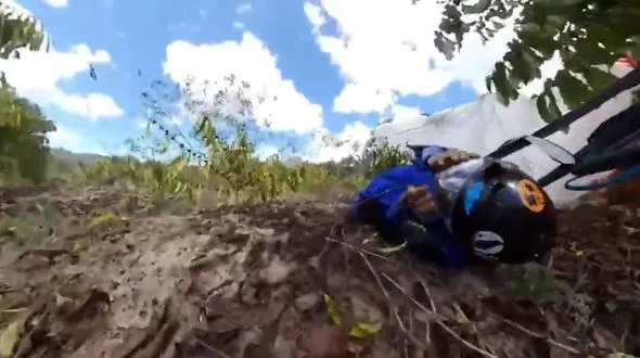 سقوط چتر باز به علت محاسبات غلط + فیلم وحشت آور