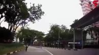 این مرد جوان چرا خود را جلوی ماشین های عبوری می اندازد؟ + فیلم