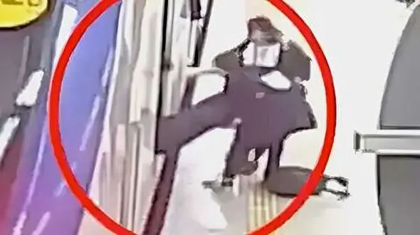 اولین فیلم کامل حادثه مترو و ماجراهایی که منجر به بی هوشی آرمیتا شد