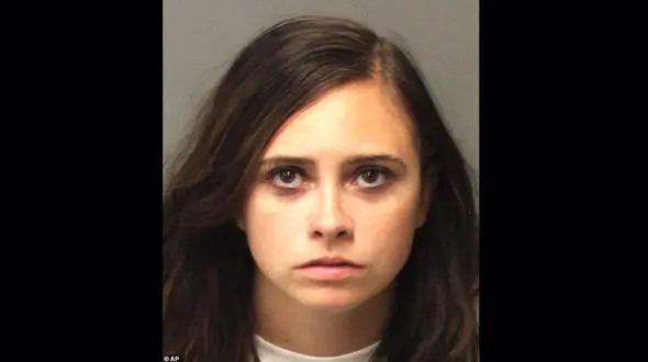 کشف جسد یک نوزاد در جعبه کادویی کنار بزرگراه / زن 22 ساله و پسر 17 ساله دستگیر شدند+عکس