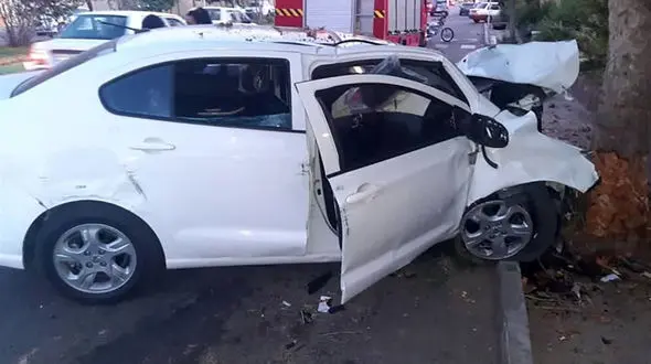 تصادف هولناک خودرو با درخت / راننده زیر سن قانونی بود + عکس و جزئیات