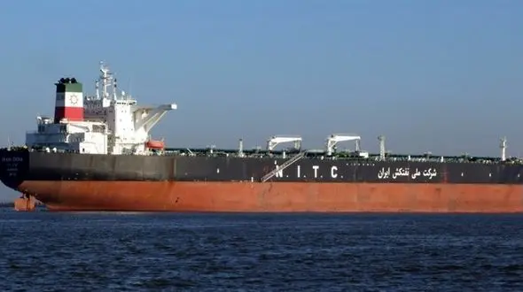 نفتکش ایرانی در بندر جده عربستان لنگر انداخت! / صبح سه شنبه چه حادثه ای رخ داد