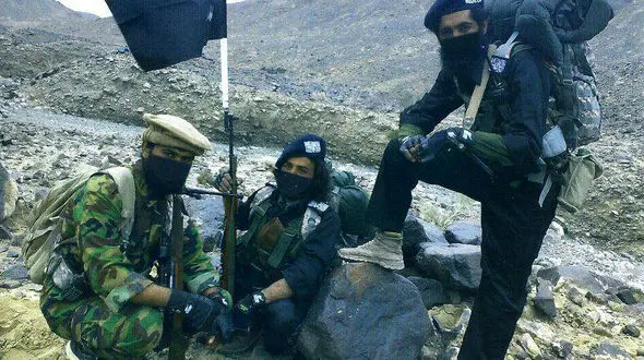 فیلم انفجار تروریستی بمب در جاده ایرانشهر منتشر می شود /  جیش الظلم مدعی شد