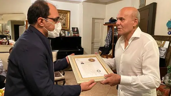 جمشید هاشم پور گواهینامه درجه یک هنر را از آن خود کرد + عکس