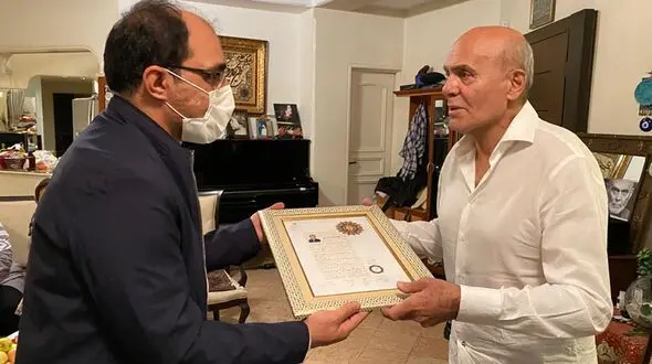 جمشید هاشم پور گواهینامه درجه یک هنر را از آن خود کرد + عکس