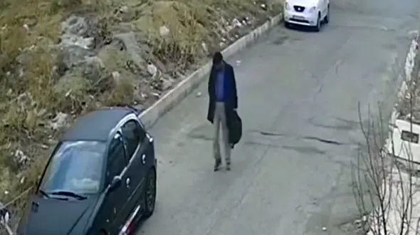 فیلم صحنه سرقت خونسردانه طلا در روز روشن / فقط 6 دقیه برایش کافی بود !  