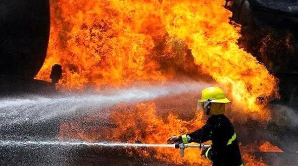 زنده زنده سوختن 2 کودک و پسری 18 ساله در آتش سوزی مهیب قنوات ! + فیلم تلخ
