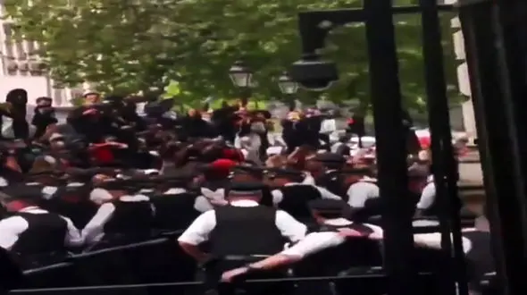 درگیری پلیس انگلیس با معترضان به قتل جورج فلوید + فیلم