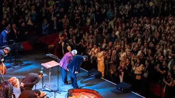 فیلم آواز باشکوه همایون شجریان در کنسرت لندن /  با اجرای این آهنگ رویال آلبرت هال  رو منفجر کرد