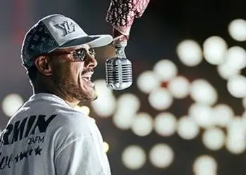 دانلود  اجرای باشکوه  زنده آهنگ حالا هی از آرمین زارعی + موزیک ویدیو لایو کنسرت