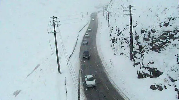  محور هراز و کندوان در مازندران برفی و مه گرفته است