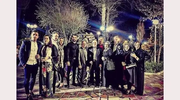 7 عضو این خانواده‌ تهرانی  کرونایی هستند / خانواده 20 نفره است + عکس دسته جمعی