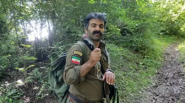 این مرد ایرانی با حیوانات حرف می زند ! + فیلم قدم زدن با محیط بان در جنگل های هیرکانی 