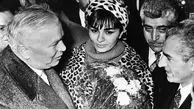 عکس سفر در زمان / شاه و فرح پهلوی با لباس پلنگی و عکاسی عجیبش در استادیوم ورزشی ...