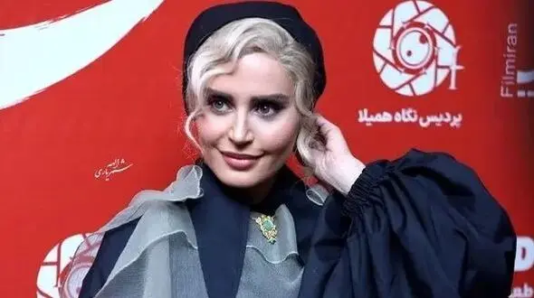 فیلم آواز شاد /  الناز شاکردوست دورهمی تو خونش گرفته دیوانه شدم میخونه با دف نوازی 