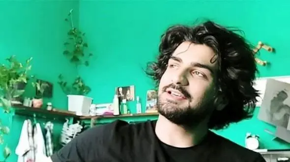 خانه ساده و باصفای عرفان طهماسبی، پسر خوش صدای خوزستانی قبل معروف شدن/ وجب به وجب اتاقش زیبا و پر از حس آرامشه+فیلم