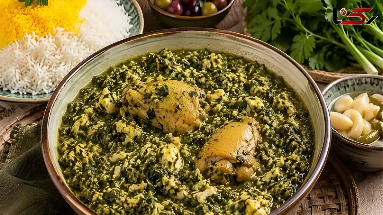 طرز تهیه ترشی تره گیلانی با مرغ؛ غذای خوش‌ عطر و ترش شمالی با فوت‌ و فن‌ های اصیل